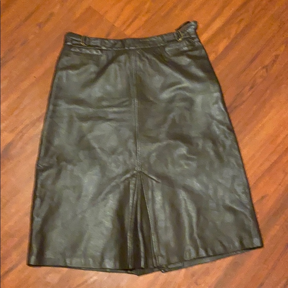 GAP Dark Brown, Buttery Soft, Leather Skirt w/An Inverted Front Pleat, Size 8